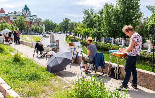 Picture of artists in Russia painting and creating outside. Grants for artists in Germany and beyond can help you get creativity counseling with a concierge therapist from Richmond, VA can provide creativity coaching in Canada, the US, the United Kingdom, and Germany.
